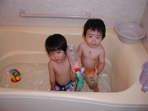 マサヤはトモヤのおさがりの水着